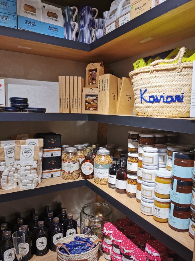 Kaviari Delikatessen : caviar house