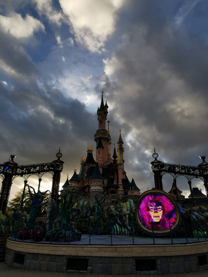 Halloween at Disneyland Paris : between Covid-19 and experience